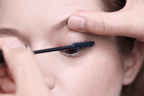How to use magnetic eyeliner (5)