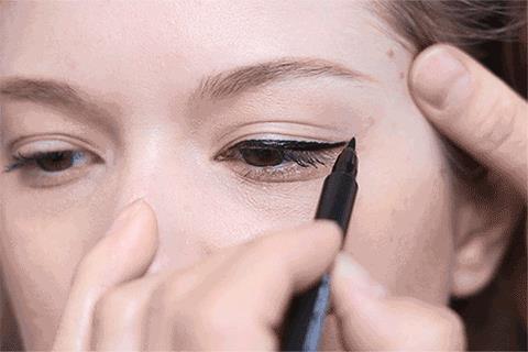 How to use magnetic eyeliner (2)